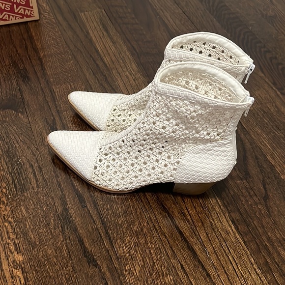 Coconuts by Matisse White Caught Up Pointed Zipper Booties 9 - Picture 3 of 6